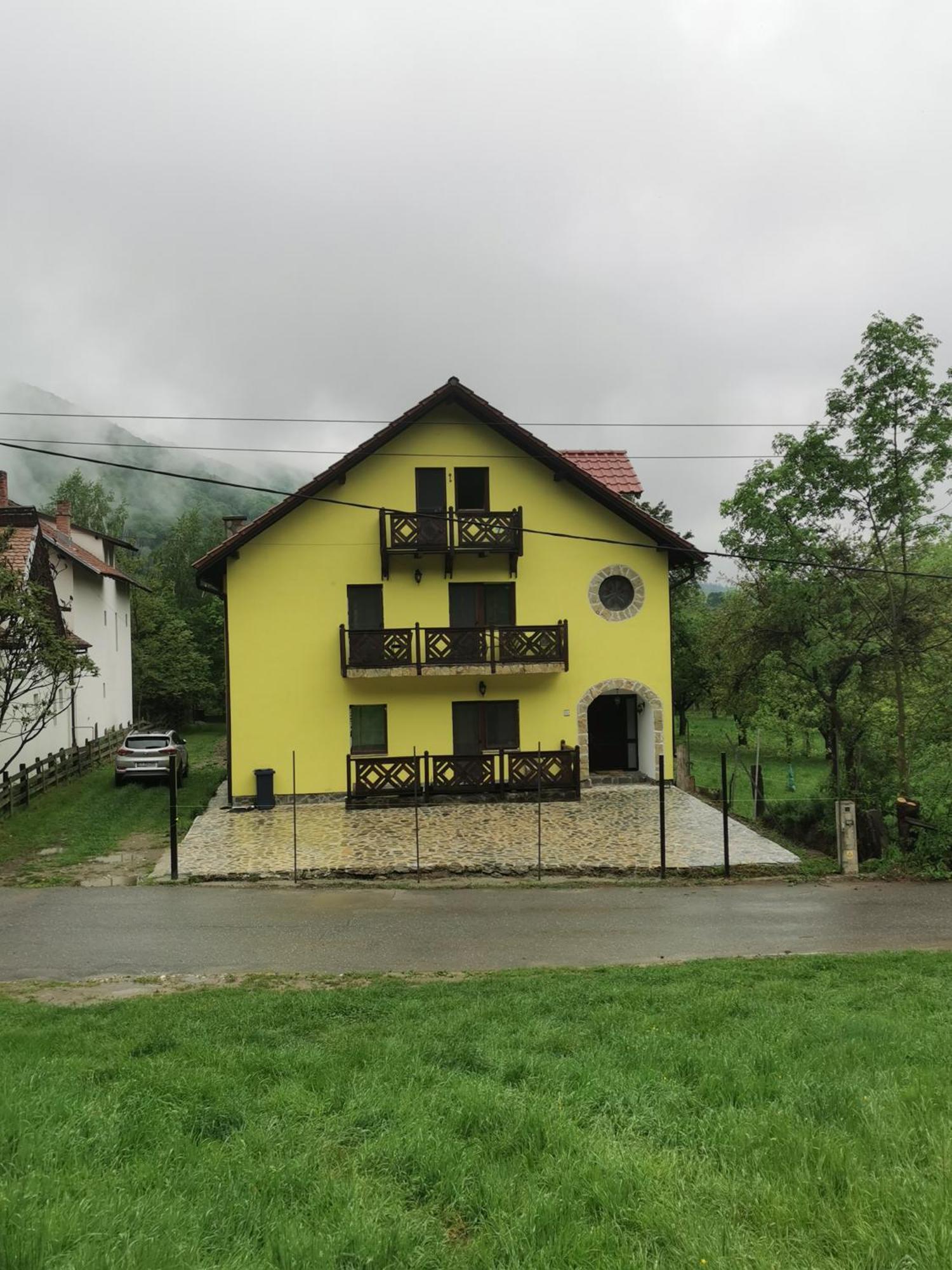 Yellow House Bran  Dış mekan fotoğraf