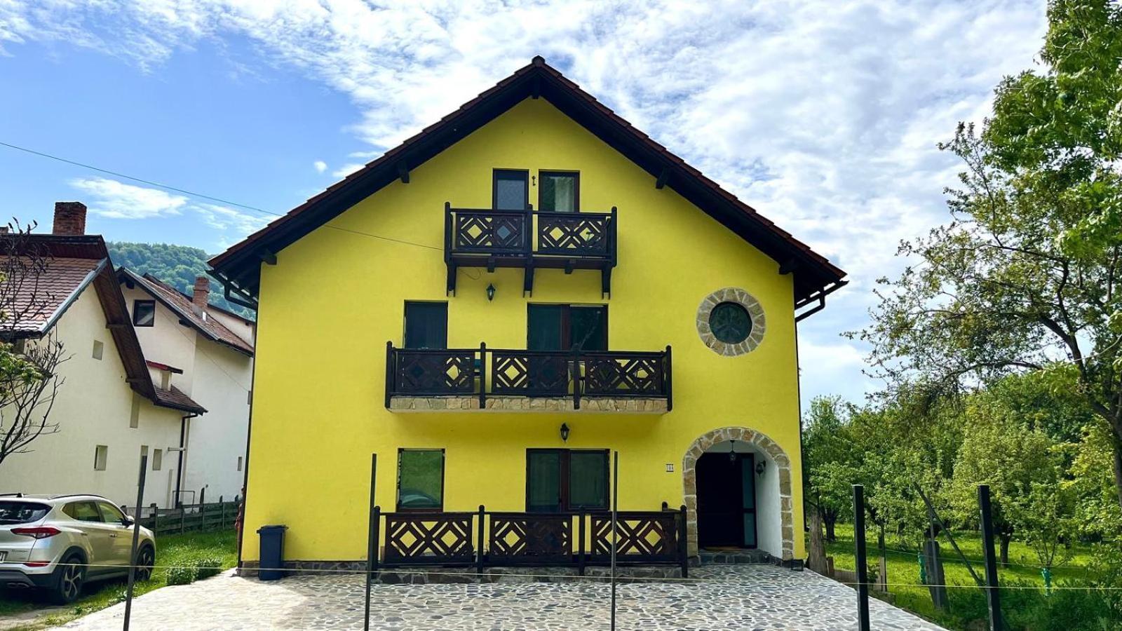 Yellow House Bran  Dış mekan fotoğraf